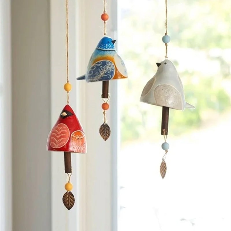 Windgong met vogel van hars in zes soorten, kolibrie, duif, mees, blauwe vogel, distelvink of kardinaal | Covesville