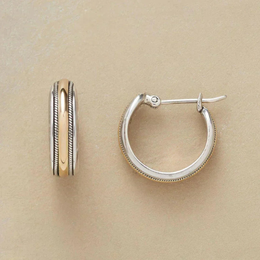 Creolen zilverkleurig met een gouden lijn, ronde oorringen met scharniersluiting, vintage stijl voor elke dag | Covesville