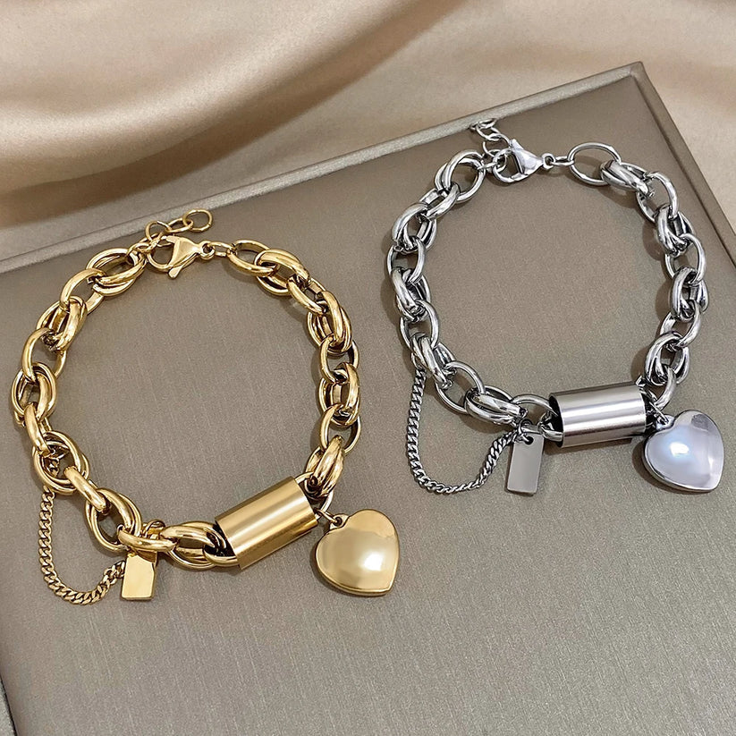 Schakelarmband met hartje en bedel, brede damesarmband in goud of zilver, statement armband voor elke dag | Covesville