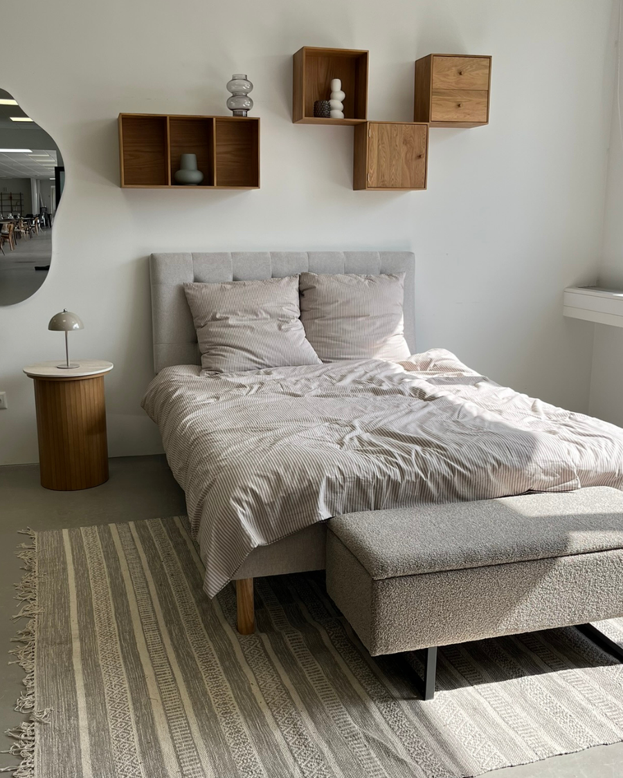 Bank met opbergruimte in beige bouclé, met zwarte metalen poten en klapdeksel, voor slaapkamer, hal en woonkamer | Covesville