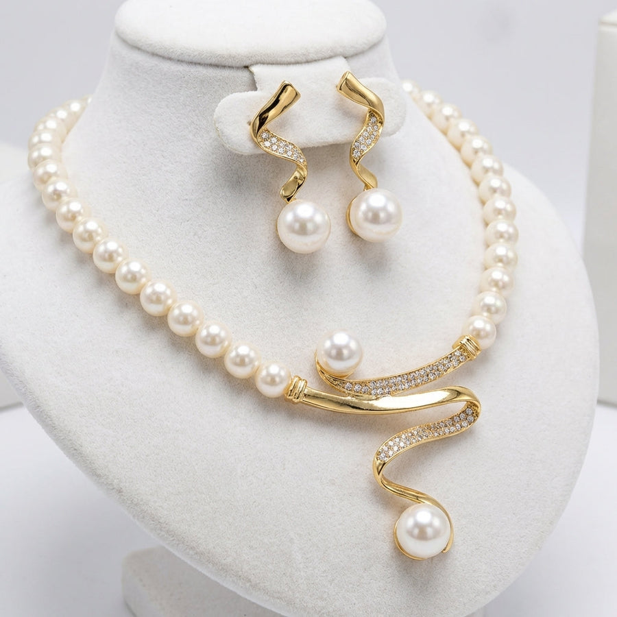 Parelketting met oorbellen, sieradenset met parelkralen en goudkleurige hanger met glinsterende steentjes | Covesville