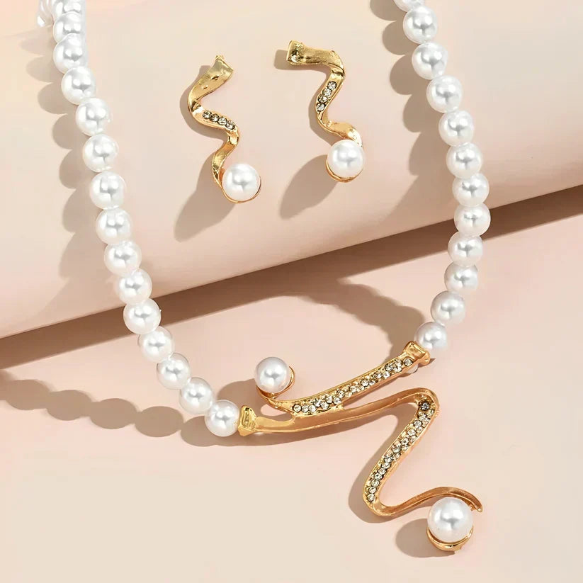 Parelketting met oorbellen, sieradenset met parelkralen en goudkleurige hanger met glinsterende steentjes | Covesville