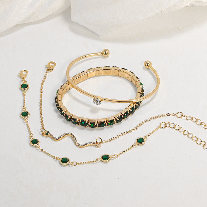 Armbandenset met groene steentjes, set van 4 goudkleurige armbanden: bangle, stretcharmband en twee schakelarmbanden | Covesville