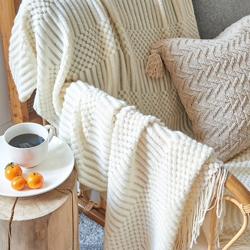 Gebreide deken met franjes en Scandinavisch patroon, een plaid voor bank en bed in 23 kleuren en twee maten | Covesville