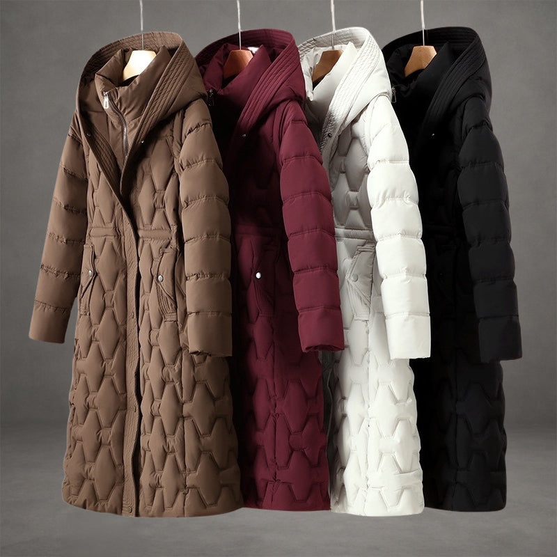 Lange donsjas dames met capuchon, winterjas in rood, wit, bruin of zwart, verkrijgbaar in maat M tot en met XXL | Covesville