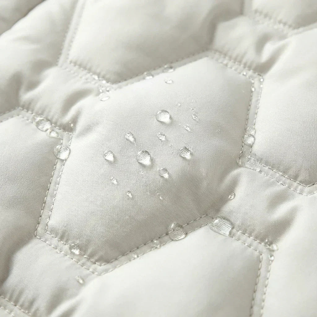 Lange donsjas dames met capuchon, winterjas in rood, wit, bruin of zwart, verkrijgbaar in maat M tot en met XXL | Covesville