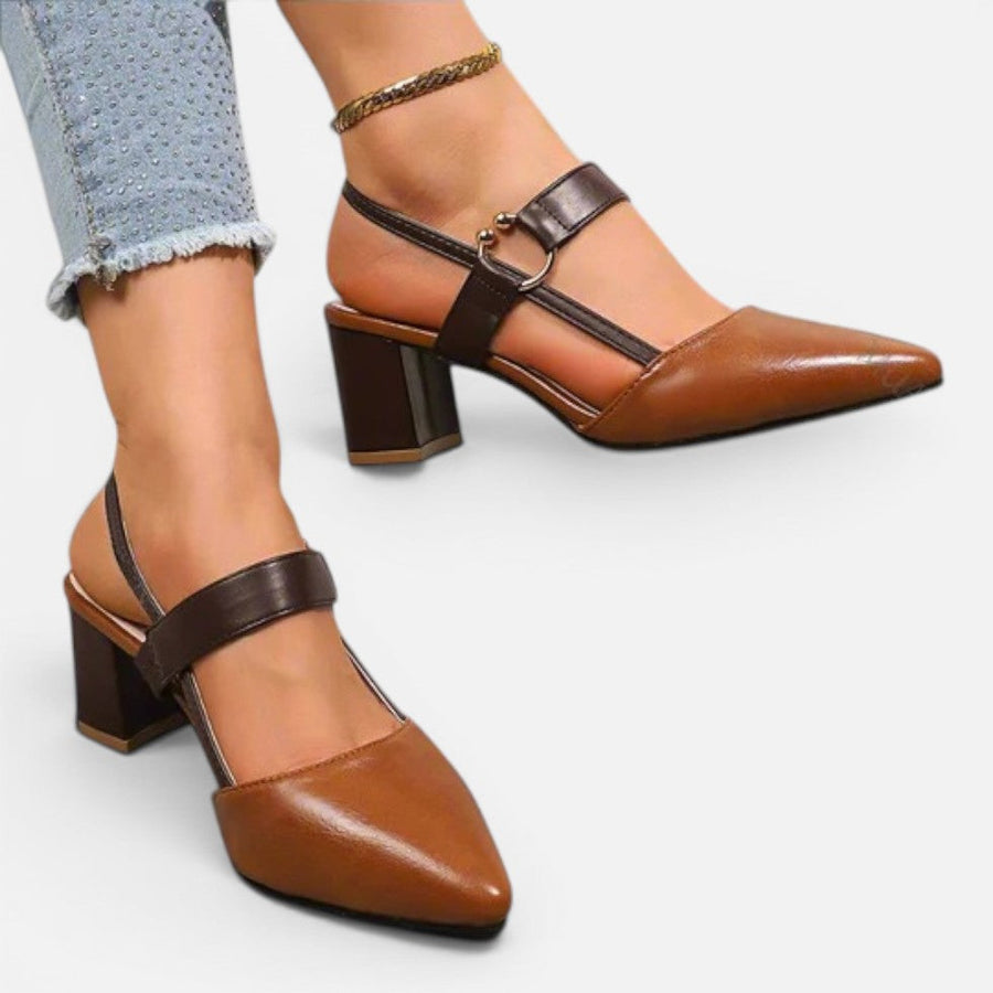 Pumps met blokhak voor dames met spitse neus en verstelbaar bandje, in bruin, beige of zwart, voor dag en avond | Covesville